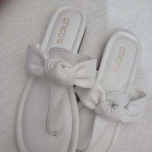 Chico's Alabaster Knotef White Thong Women's Sandals Size 8.5